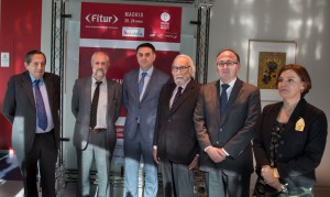 De izquierda a derecha: el director general de Ifema, Fermín Lucas; el presidente de la Junta Rectora de Ifema, Luis Cueto; el consejero de Turismo de Andalucía, Francisco Javier Fernández Hernández; el presidente del Comité Ejecutivo de Ifema, Luís Eduardo Cortés; el presidente del Comité Organizador de Fitur y de Iberia, Luis Gallego, y la directora de FIitur, Ana Larrañaga.