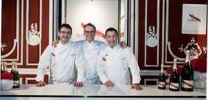 Andoni Luis Aduriz, Massimo Bottura y Joan Roca, en la Maison G.H. Mumm instalada en el AC Santo Mauro de Madrid