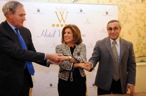 Firma del acuerdo con los hoteleros madrileños para la promoción de los Juegos Olímpicos de 2020