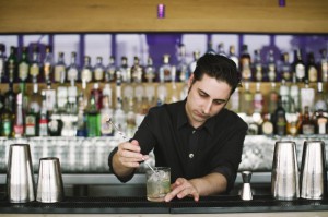 El bartender Robert Morata