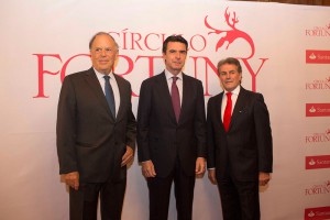 Carlos Falcó, presidente Ejecutivo de Círculo Fortuny; José Manuel Soria, ministro de Industria, Energía y Turismo, y Enrique García Candelas, director general de Banco Santander y responsable de Santander España.