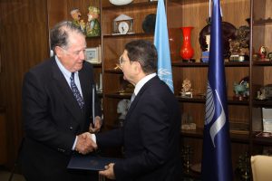 De izquierda a derecha: Jaime Fluxa, presidente JSF, y Taleb Rifai, secretario general de la OMT