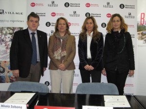 Ramon Riera, diputado de Turismo de la Diputación de Barcelona; Mireia Solsona, vicepresidenta primera de la Diputació de Barcelona; Carme Bigatà, directora de Relaciones Institucionales de Value Retail; y Elena Foguet, directora de Negocio de Value Retail.  