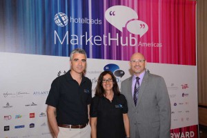 de izq. a dcha: Rafael Villanueva, Director of International Sales Las Vegas Convetion and Visitors Authority; Marta Álvarez, Deputy Managing Director Sales & Marketing Hotelbeds; y Carlos Muñoz, Managing Director de Hotelbeds.