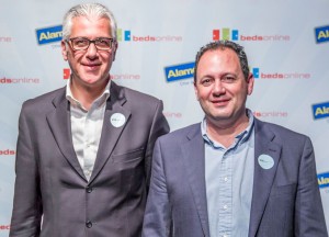 De izquierda a derecha: Paolo Boiano, director de Ventas de Bedsonline para el Sur de Europa, y Carlos Feliu, director de Bedsonline.