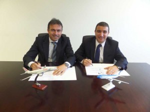 Imanol Pérez Iñurritegui, director de Alianzas de Air Europa Líneas Aéreas (izqda) y Fabián Lombardo, gerente del Área Comercial de Aerolíneas Argentinas.