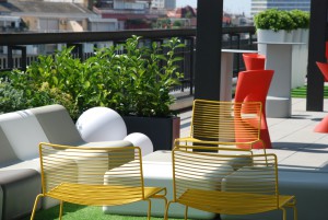 Terraza lounge en King, diseño de Sílvia Alfaras