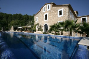 Vista piscina Masía Sitges