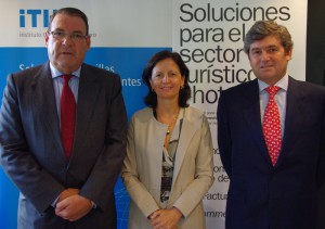 De izqda. a dcha.: Juan Molas, presidente de ITH; Blanca Montero Corominas, Subdirectora General de Banco Sabadell; y José María Martín Rigueiro, Director del Segmento Turístico-Hotelero de Banco Sabadell Empresas.