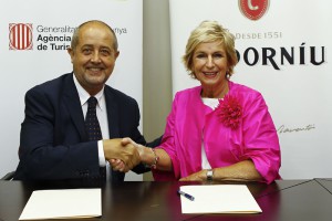 Firma de convenio entre la Agencia de Turisme de la Generalitat y Codorniu.