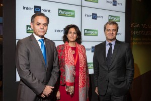 De izquierda a derecha: José María González, director general de Europcar en España, Isabel María Borrego Cortés, secretaria del Estado de Turismo, y Philippe Germond, CEO del Grupo Europcar.