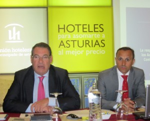 Los presidentes de la CEHAT, Joan Molas, y de la Unión Hotelera Asturiana, Fernando Corral