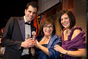 Boy Lokhoff y Martine de Knoop, directores de TravMedia Company, junto a Christine Oey (centro).