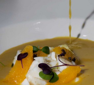 Sopita de aceituna, bacalao y naranja en el Vereda Real Hotel Boutique