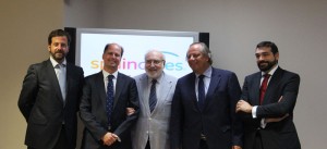 De izquierda a derecha: Carlos Rus, secretario general de Spaincares; Iñigo Valcaneras, presidente de Spaincares; Fernando Bayón, director general de la Escuela de Organización Industrial; Miguel Mirones, presidente de la Asociación Nacional de Balnearios y del Instituto para la Calidad Turística Española; y Óscar del Moral, director de Postgrado y Executive Education de la Escuela de Organización Industrial. 